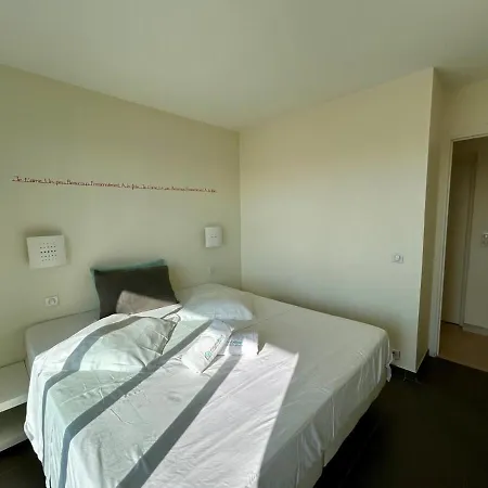 A013-apt Vue Avec Piscine Et Terrasse