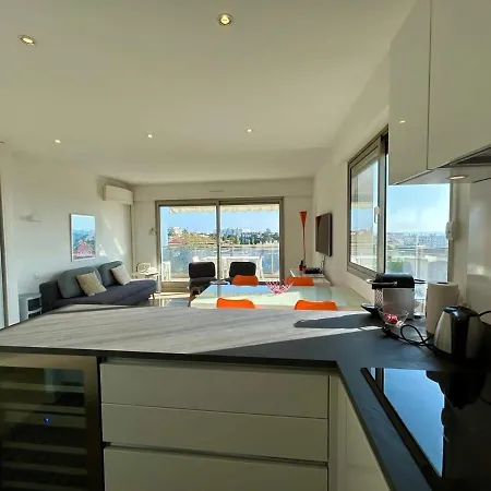 A013-apt Vue Avec Piscine Et Terrasse * Cannes