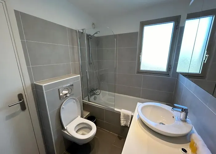 A013-apt Vue Avec Piscine Et Terrasse Cannes