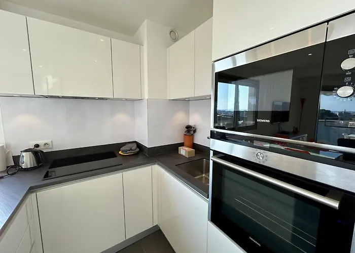 A013-apt Vue Avec Piscine Et Terrasse